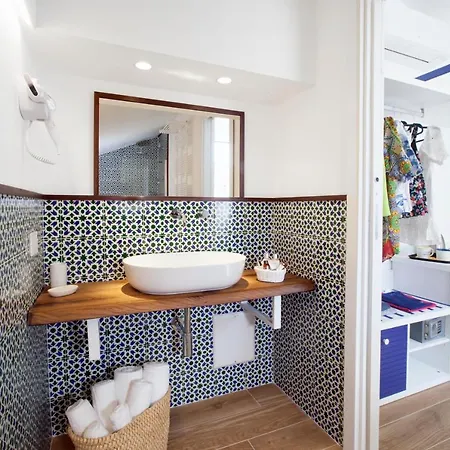 Guest house Yourhome - Relais Loggia Li Galli
