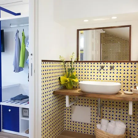 Guest house Yourhome - Relais Loggia Li Galli *